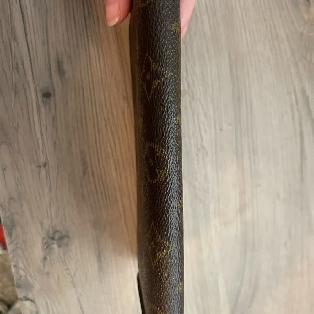 Authentic Louis Vuitton Vintage International Monogram Wallet - Picture 14 of 16